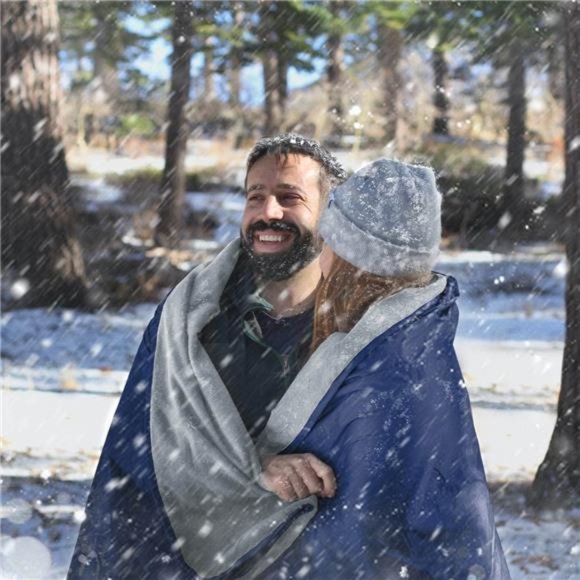 Outdoor Waterproof Stadium Blanket -Thicker Weather Proof and Windproof Blankets - Picture 5 of 7